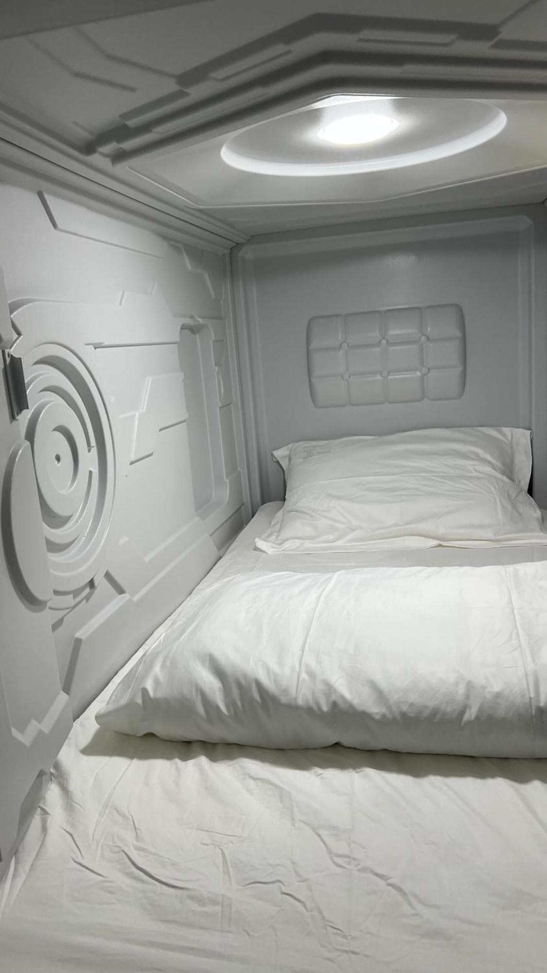 Kiwi Capsule Hotel Bangkok Zewnętrze zdjęcie