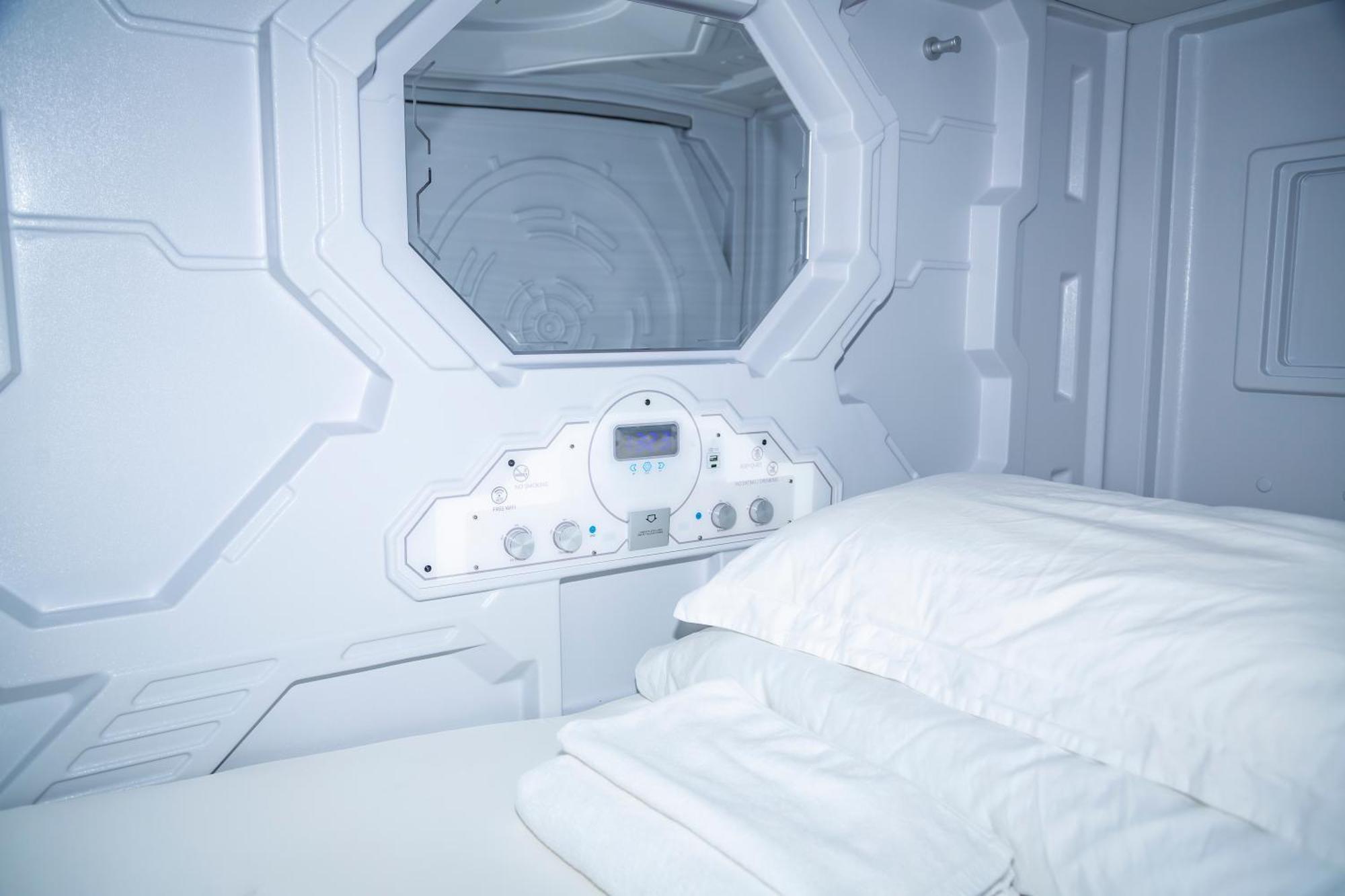 Kiwi Capsule Hotel Bangkok Zewnętrze zdjęcie