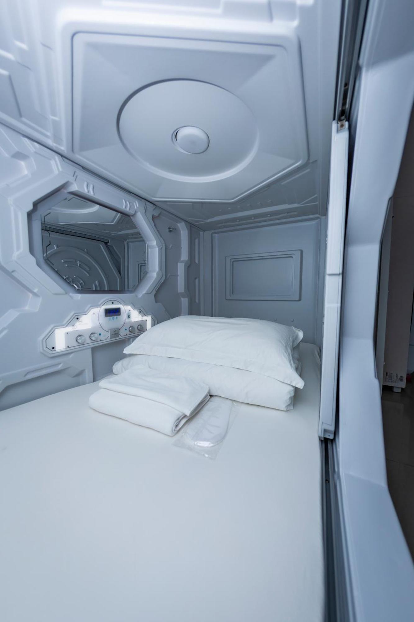 Kiwi Capsule Hotel Bangkok Zewnętrze zdjęcie