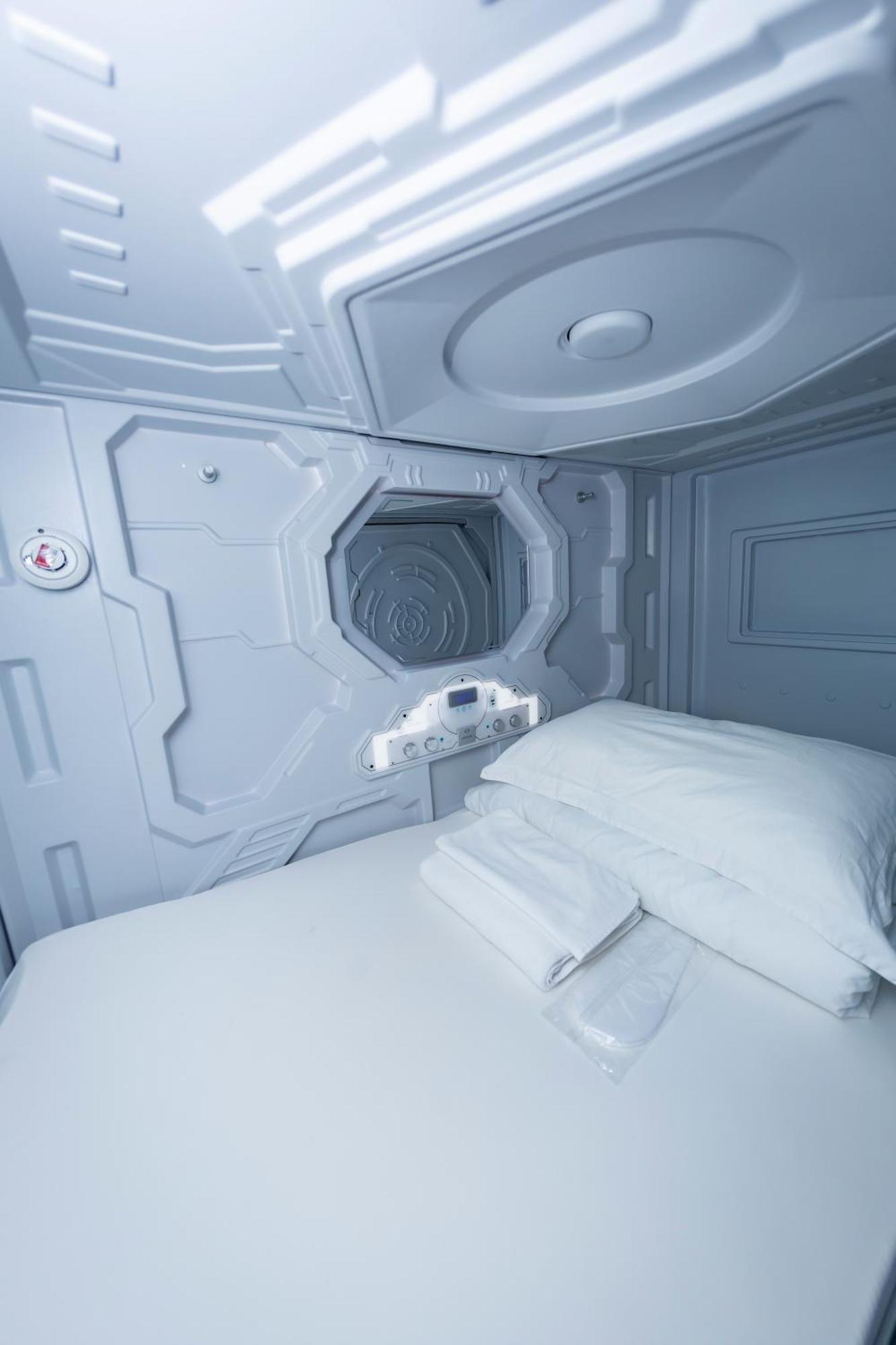 Kiwi Capsule Hotel Bangkok Zewnętrze zdjęcie